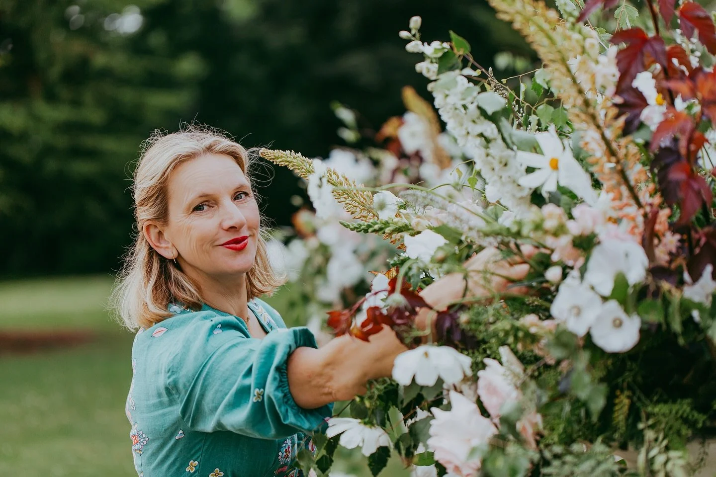 👋🏻 h e l l o 👋🏻

I am Alicia, CEO, floral designer, marking manager, buyer, accountant, bucket cleaner and coffee maker at the Wessex Flower Company! 

I am a creative, a grafter, maker of beautiful things, I curate magical love stories with flow