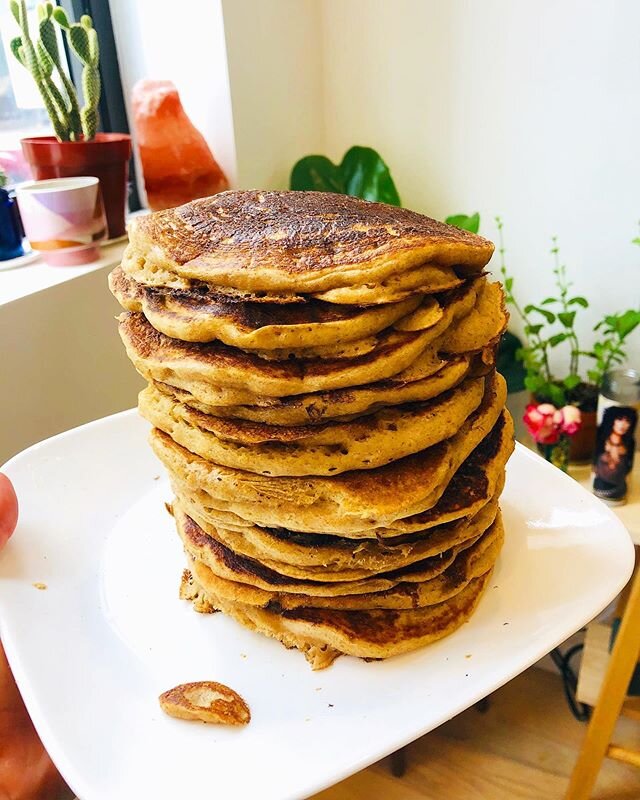 I made some pancakes 🥞 for myself ... and one small one forCorey 😆 ⠀
⠀
&bull;⠀
⠀
Y&rsquo;all! These pancakes are FIRE! As you can see the recipe makes a ton so great ready! ⠀
⠀
These Sourdough Vegan Pancakes 🥞 are adapted from @kingarthurflour if 