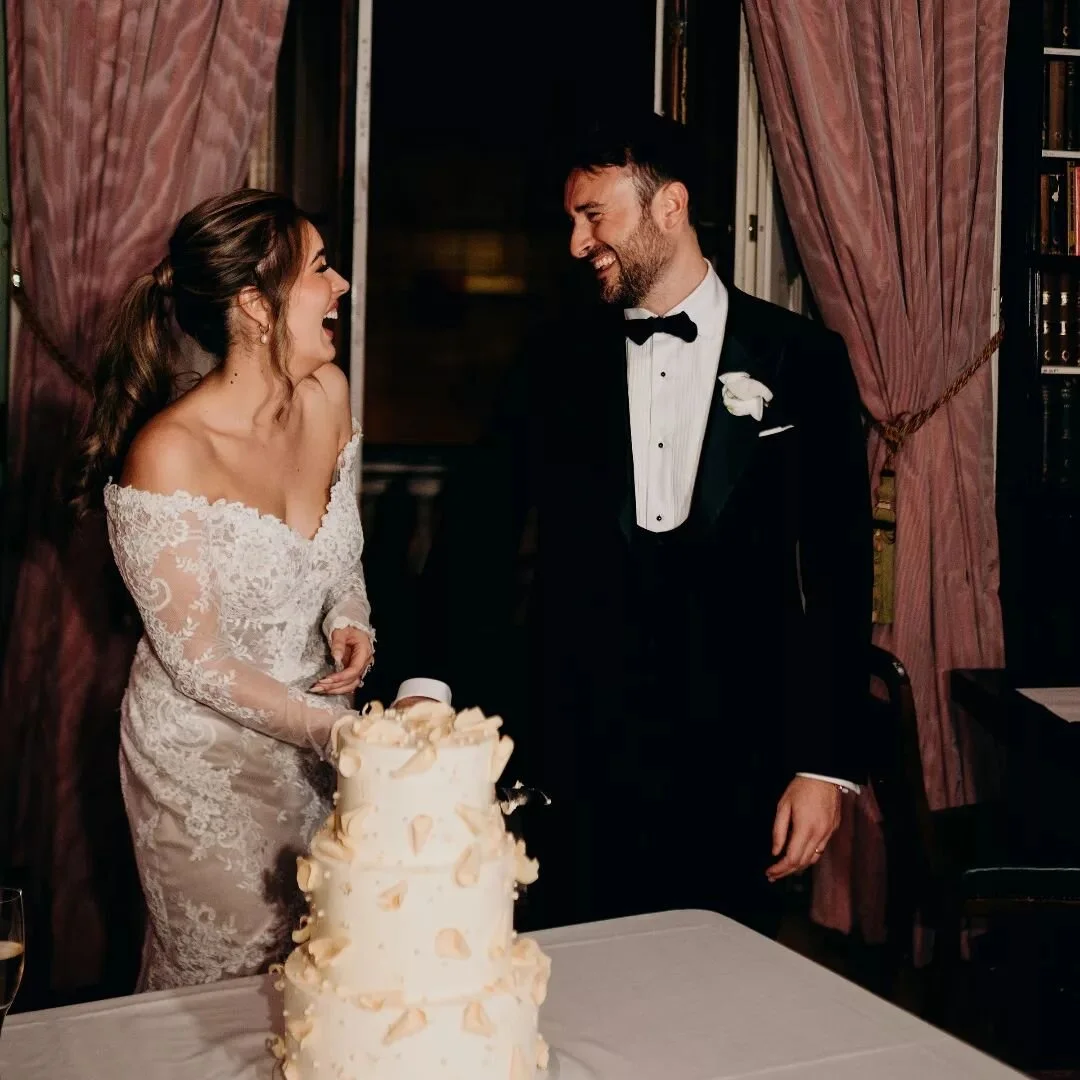 Antonia and Harry's summer city wedding just hit the blog! Go check it out 🤗

Mua @laurengaga_mua 
Flowers @greta_in_flowers 
Dress @alenaleenabridal / @galvanlondon 
Video @magicpromedia 
.
.
.
#londonweddingphotographer #londonwedding #citywedding