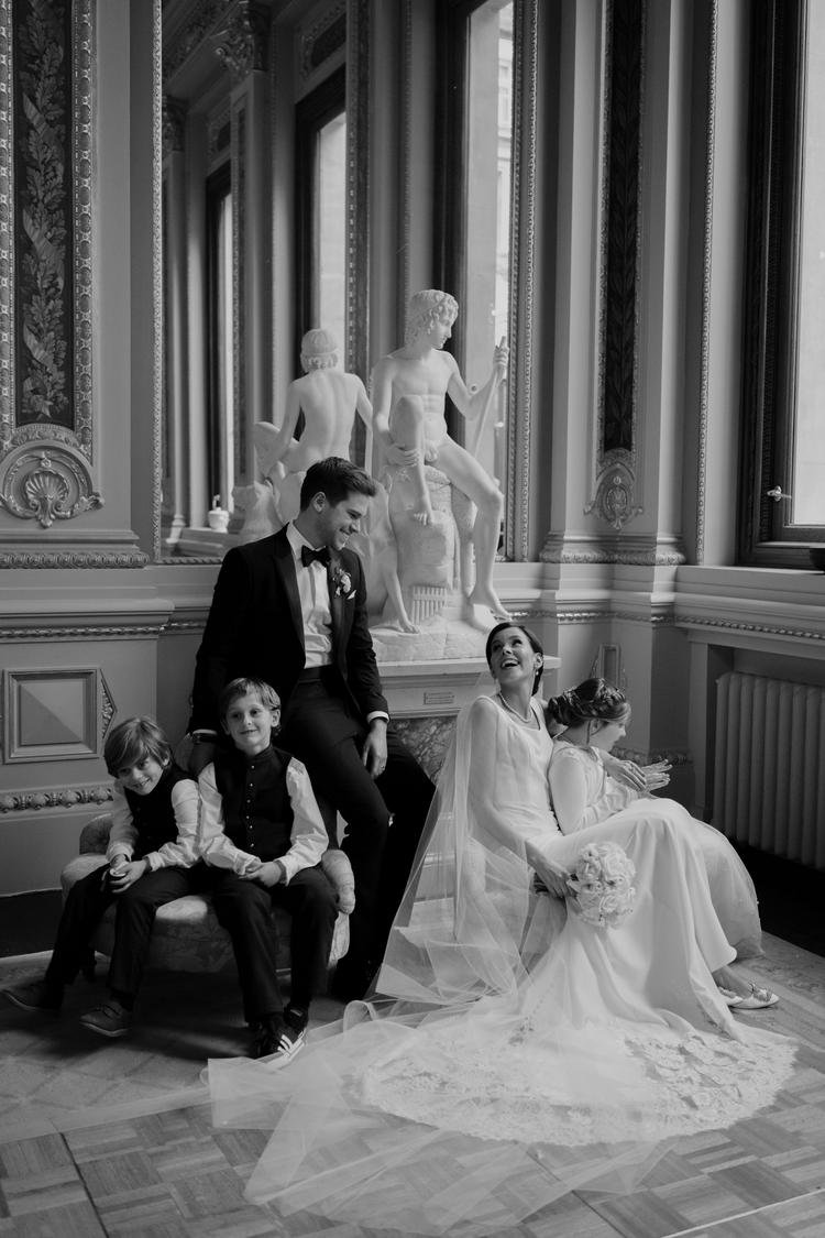 Vanity-Fair-style-bridal-party-group-photo-at-Drapers-Hall.jpg(2).jpg
