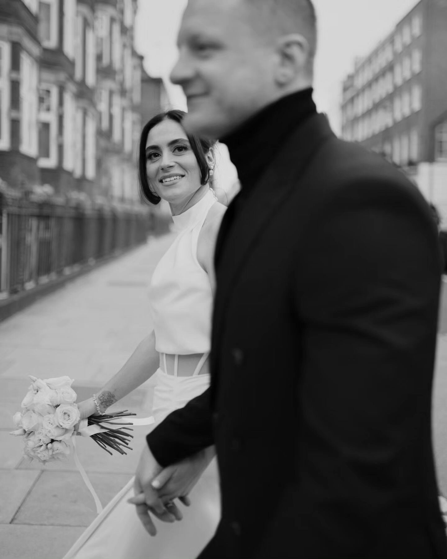 A few of my favourites from beautiful intimate wedding at @adaytorememberlondon 😊

Dress @millanova 
Flowers @reine.des.fleurs.x 
Mua @bybeaumua 

#londonwedding #citywedding #intimatewedding #oldmerylebonetownhallwedding