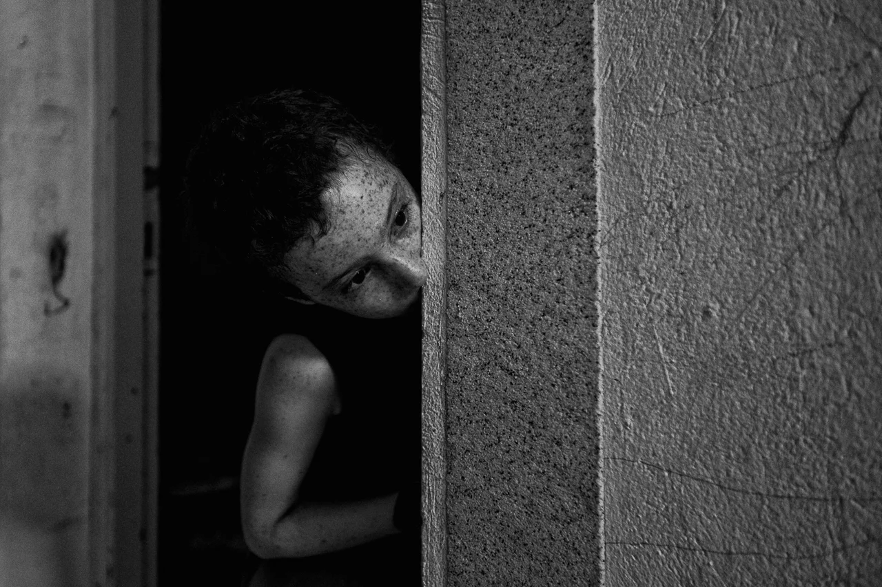 POPCAP_2015_Winner_1280px_RGB_06Khyari (10) looks down the hall to check that the front door of the house is closed, so as not to be exposed to sunlight.jpg
