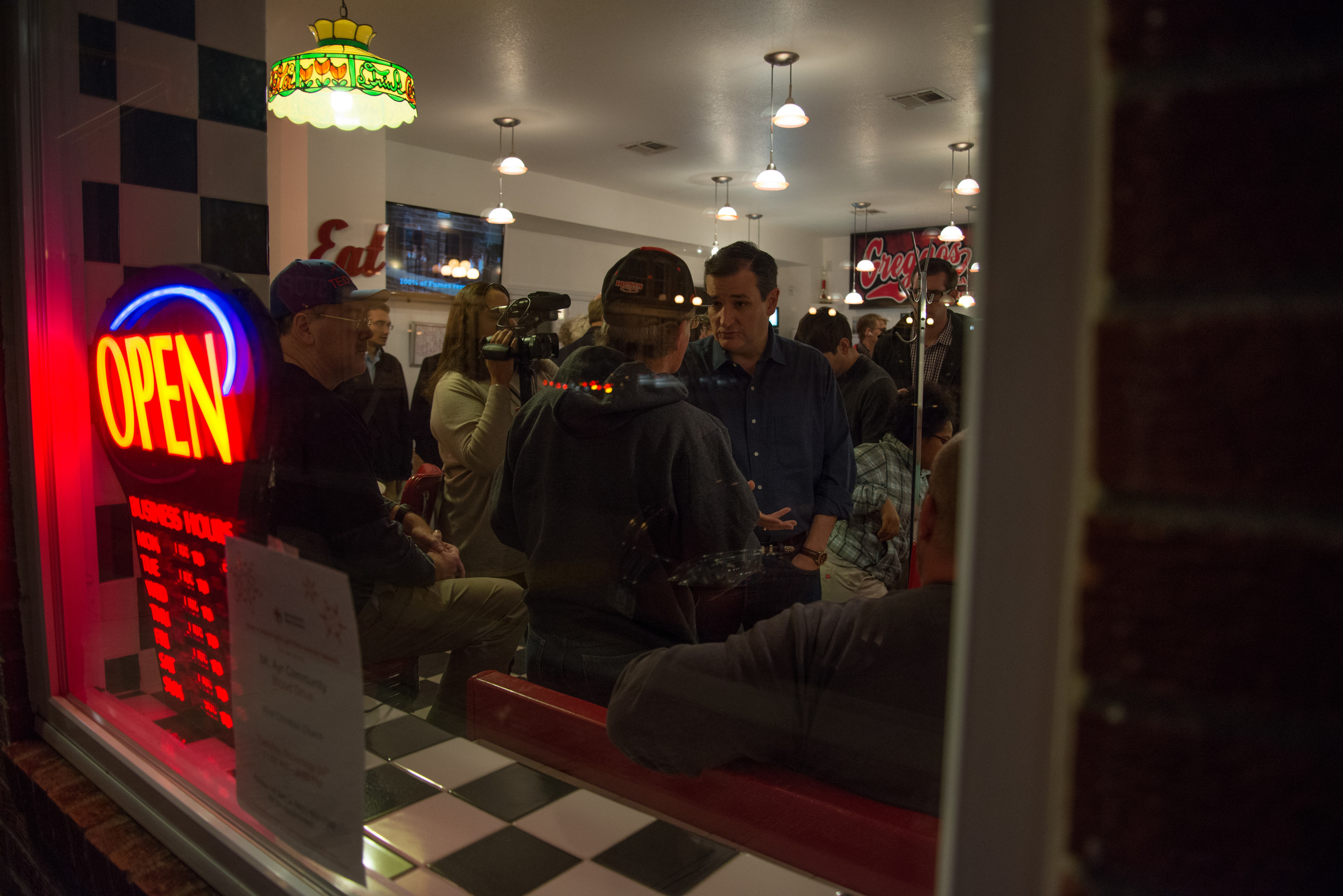  Republican presidential candidate Ted Cruz speaks with a voter during a campaign stop at Greggo’s Pizza &amp; Sandwiches in Mount Ayr, Iowa, on Nov. 28, 2015. 