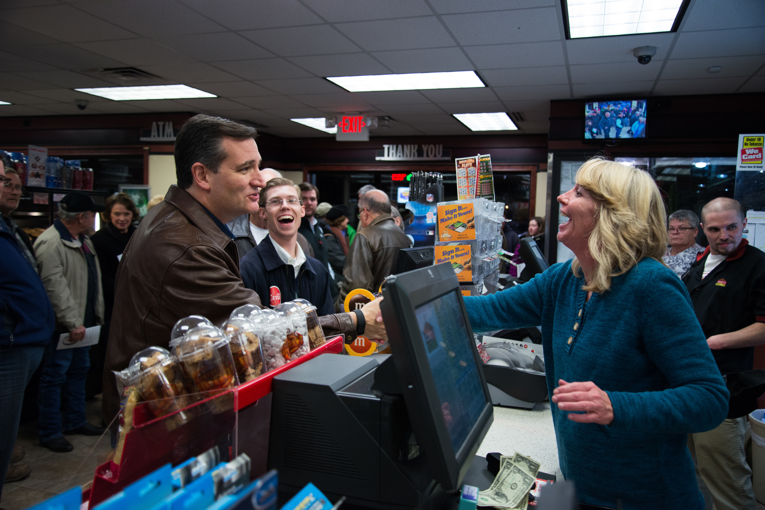  Republican presidential candidate Ted Cruz thanks Sharon Woods, the supervisor of Casey’s General Store in Chariton, Iowa, for hosting a campaign event inside the store on Nov. 28, 2015. 