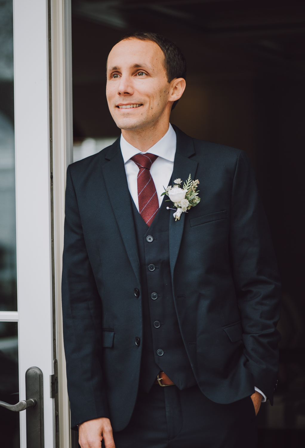 len_lynne_wedding_grooms_portrait_edgartown-1656.jpg