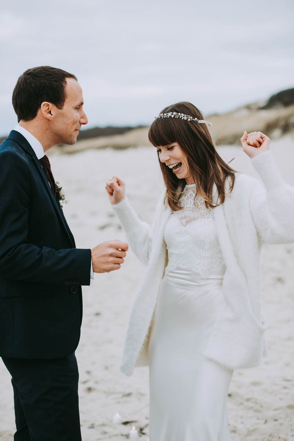 len_lynne_wedding_ceremony_lamberts_cove_beach_west_tisbury-2357.jpg