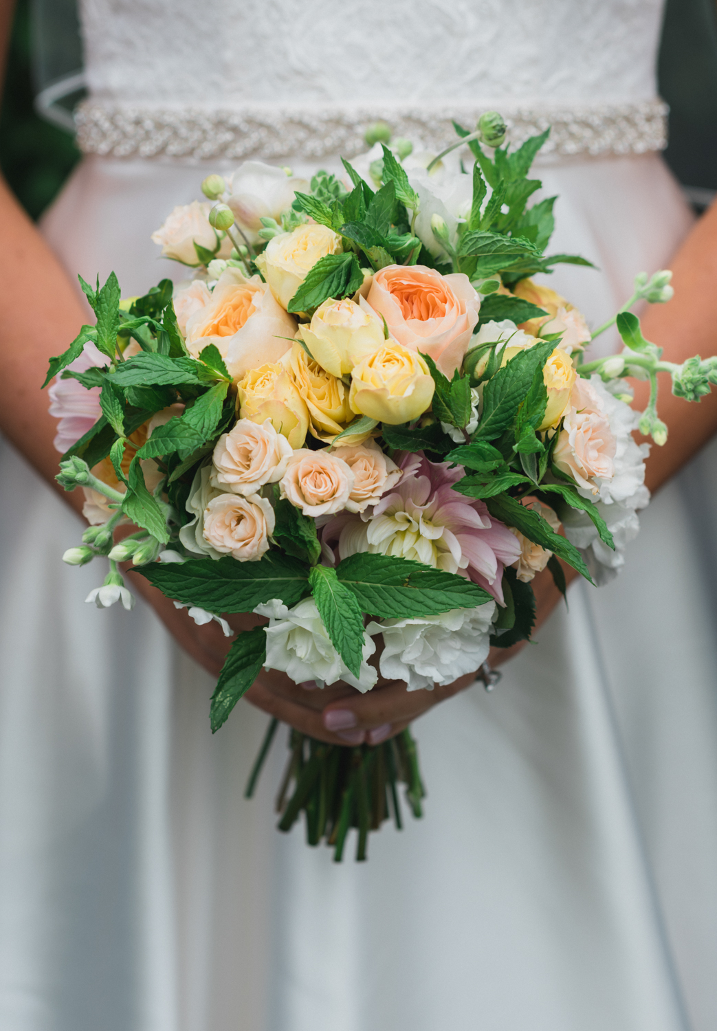 maureen_evan_bridal_wedding_bouquet_by morrice_florist_marthas_vineyard-3175.jpg