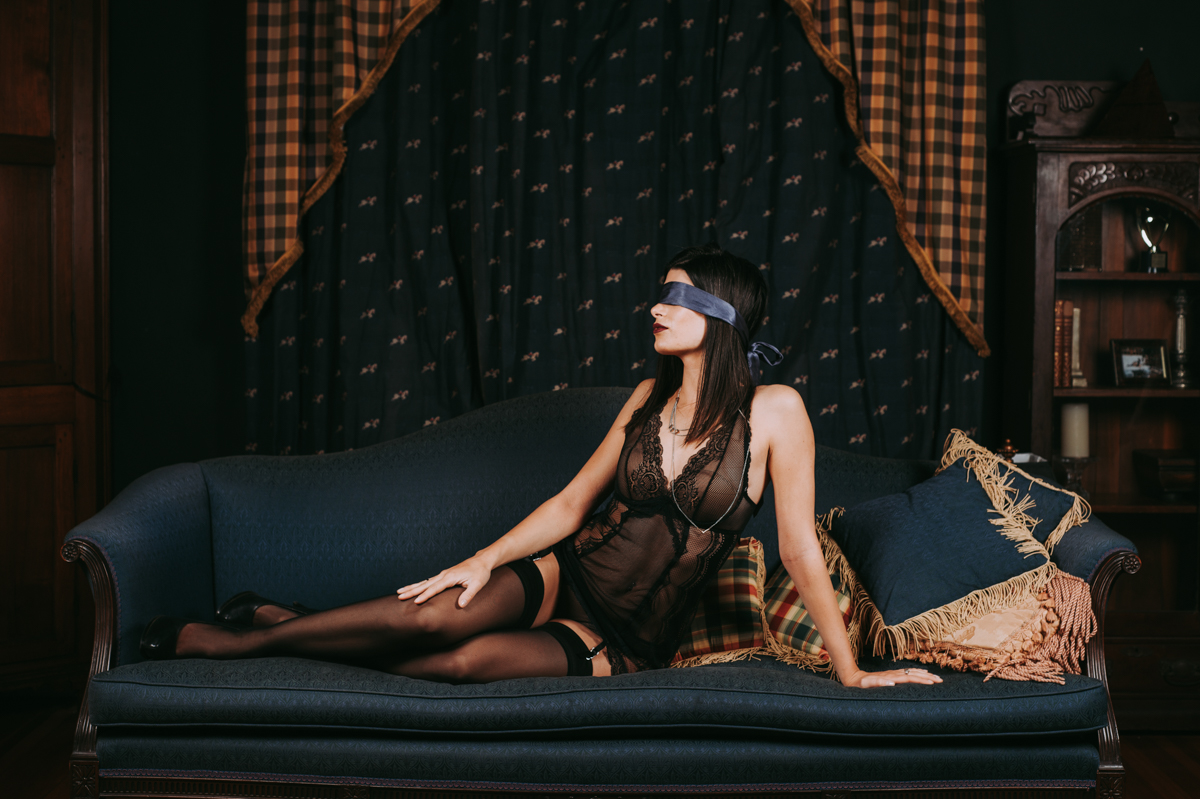 marthas_vineyard_boudoir_photographer_tamar_2.jpg