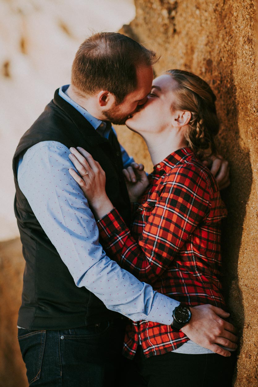 engagement-photography-kiss-elizabeth-moss-and-sterling-wall-at-lucy-vincent-beach8.jpg