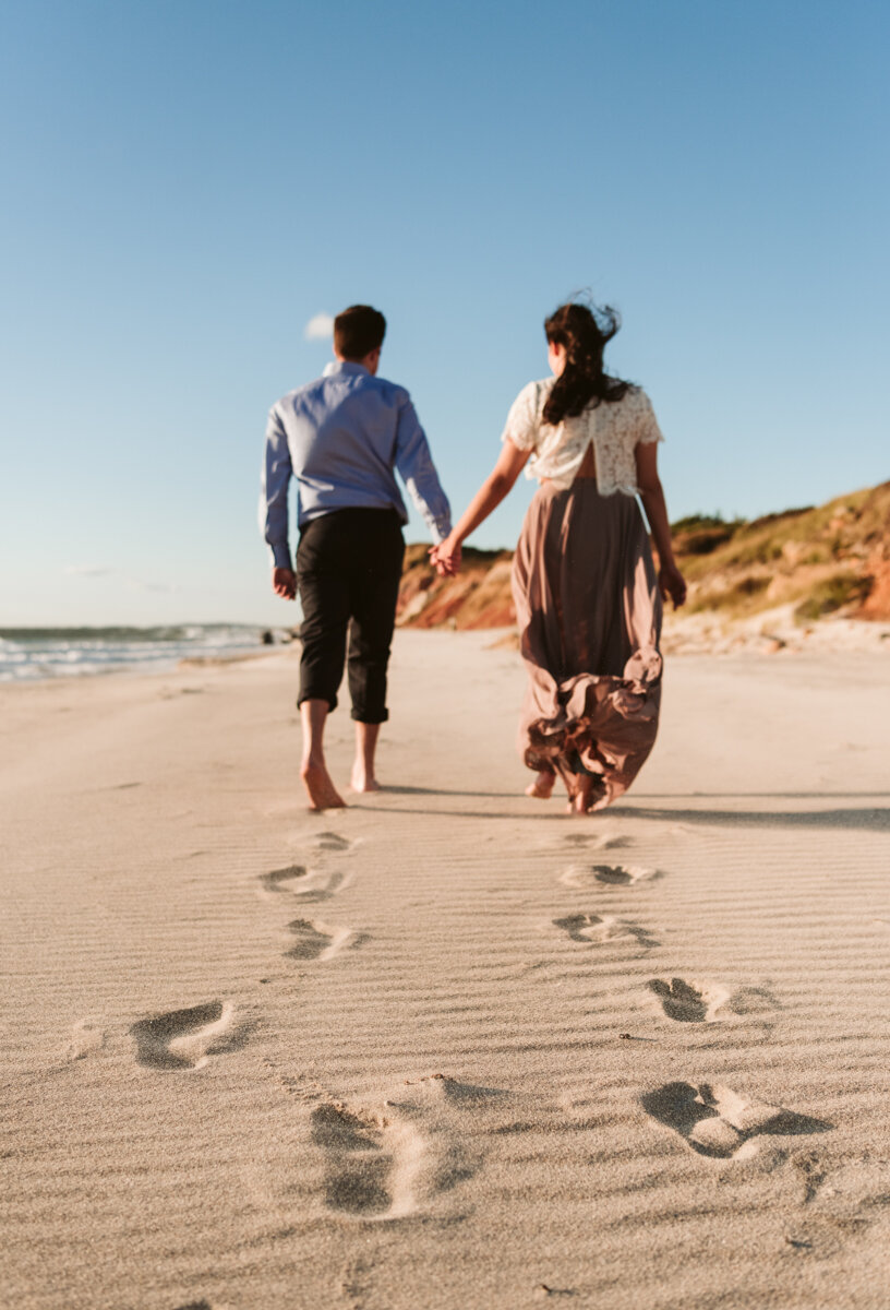 DSC_5473_gabrielle_matt_aquinnah_beach_engagement.jpg