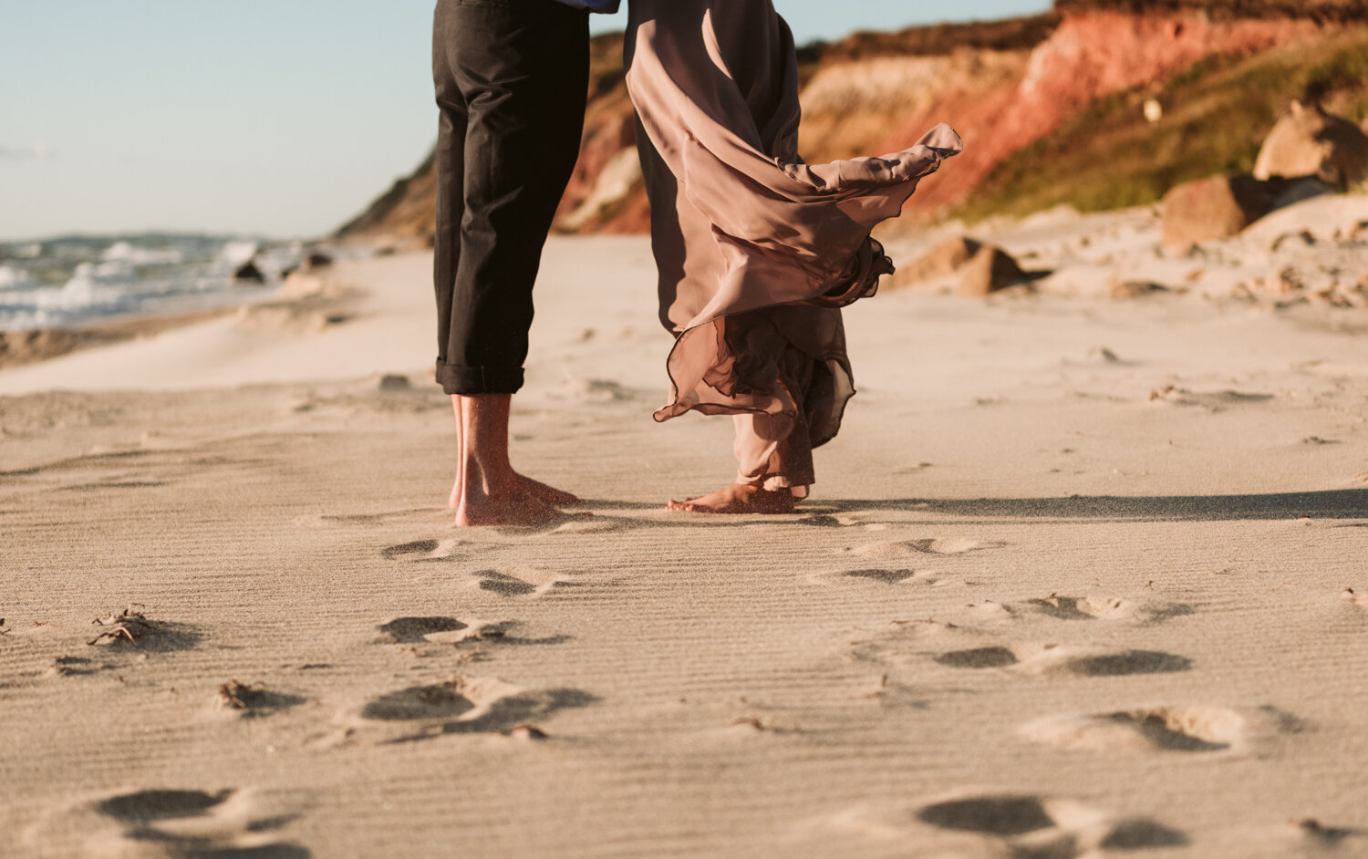 DSC_5479_gabrielle_matt_aquinnah_beach_engagement.jpg