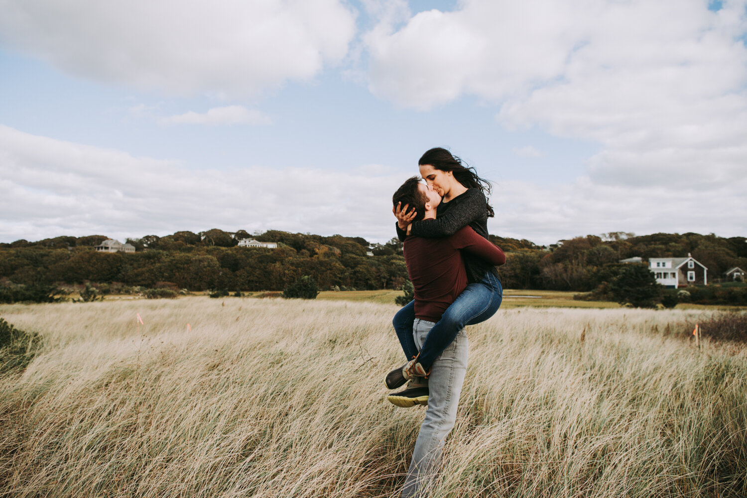 DSC_5133_gabrielle_matt_aquinnah_beach_engagement.jpg