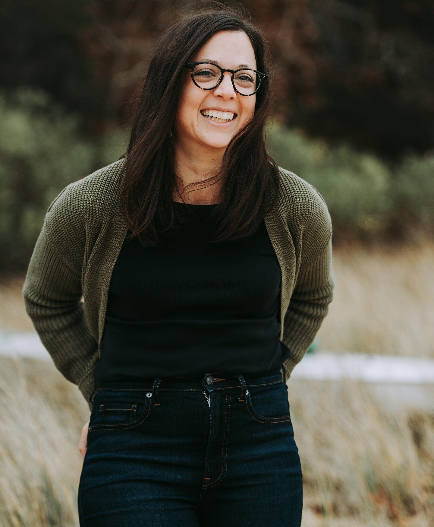 I always try to end family portrait sessions with solo portraits, headshots 📸