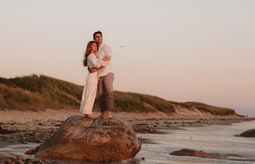 Jenna+Marks+%26+Josh+Cohen+%7C+September+7th+2021+%7C+Dunes+%2B+Philbin+Beach+in+Aquinnah+DSC_4371_jenna_josh_marthas_vineyard_engagement_photos_at_philbin_beach_in_aquinnah.jpg