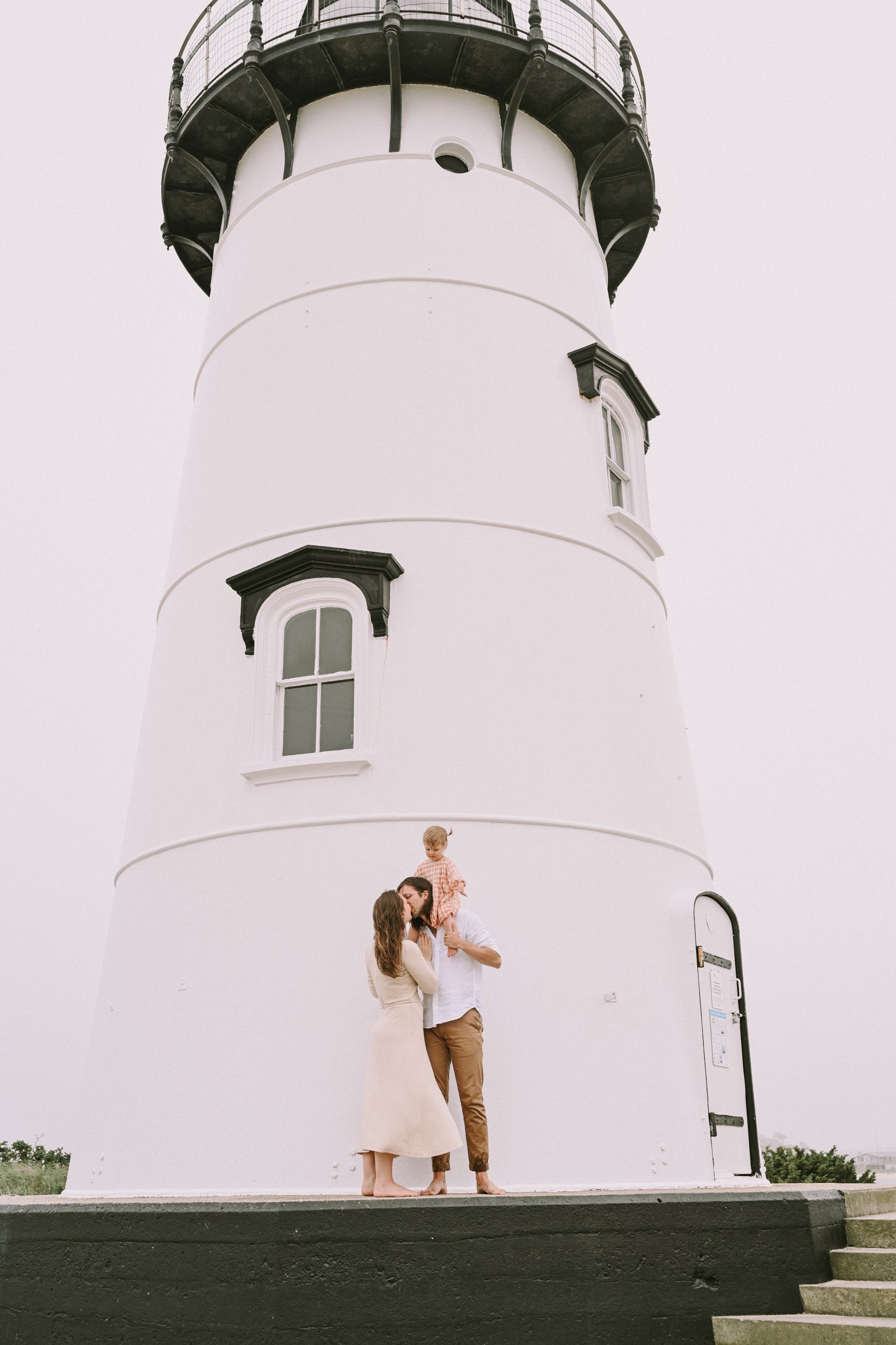 6_brie_alex_june_10th_2021_edgartown_lighthouse_marthas_vineyard_family _photographer.jpg