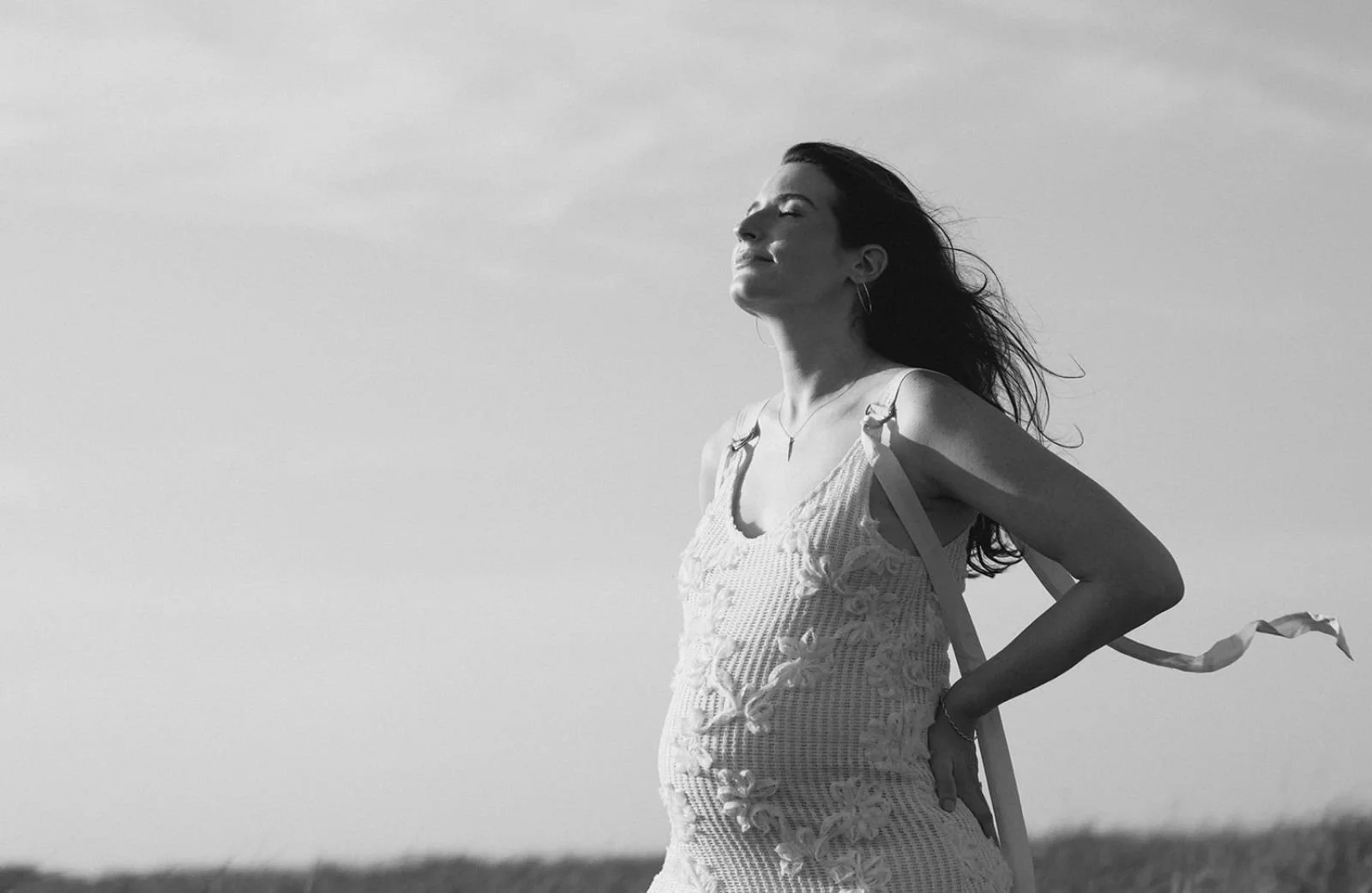 A Baby Moon to Remember: Chelsea &amp; Hayden at Edgartown Lighthouse Beach