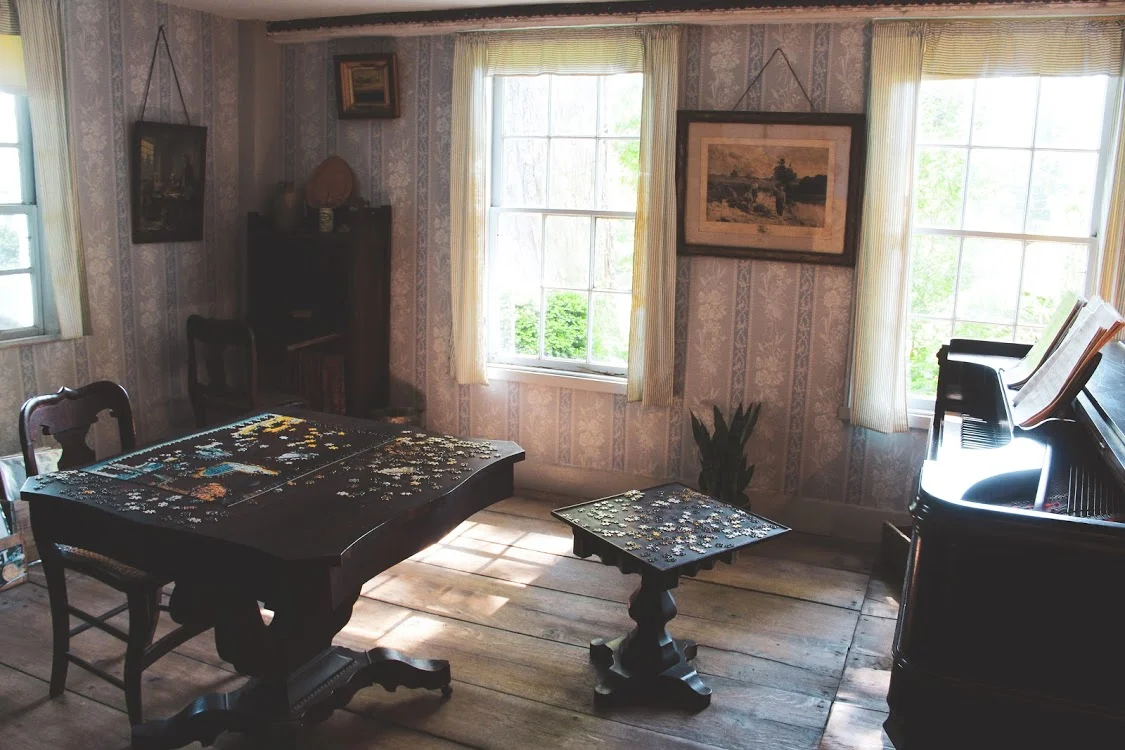 Parlor 1.jpg