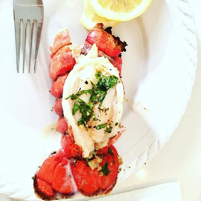 Fun summer seafood 🦞  Ingredients:  2 lobster tails, 2 tablespoons butter, 1 tsp salt, 1 tsp pepper, 1 tsp garlic powder, 1 tsp paprika, 1 tsp fresh parsley (chopped), 1 tsp lemon juice, 2 lemon wedges.... Directions:  1) using a clean pair of sciss