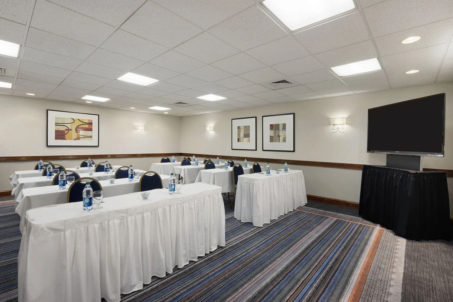 7-Public Areas_Meeting Room1.jpg