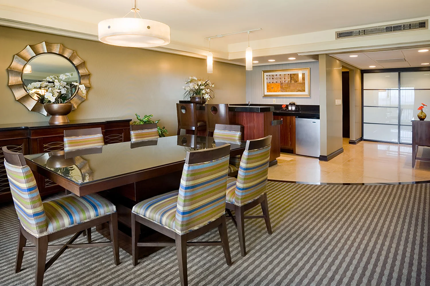 Presidential Suite_Dining.jpg