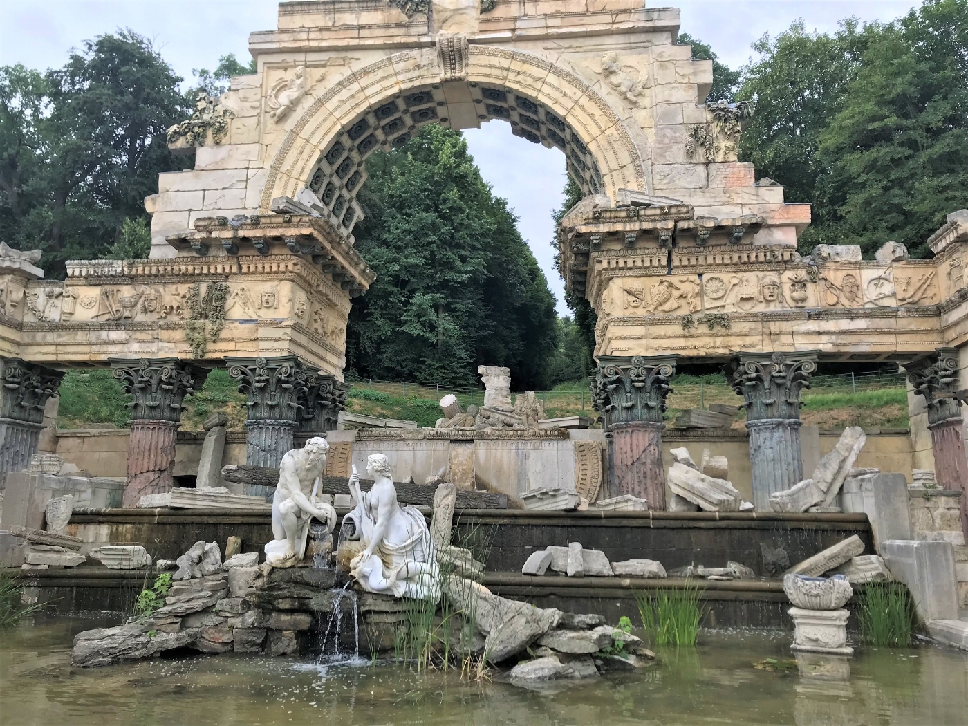 Classical fountain structure in the Schohnbrunn gardens 