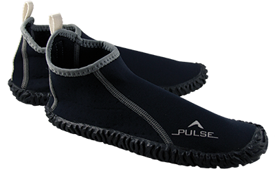 adult water shoes