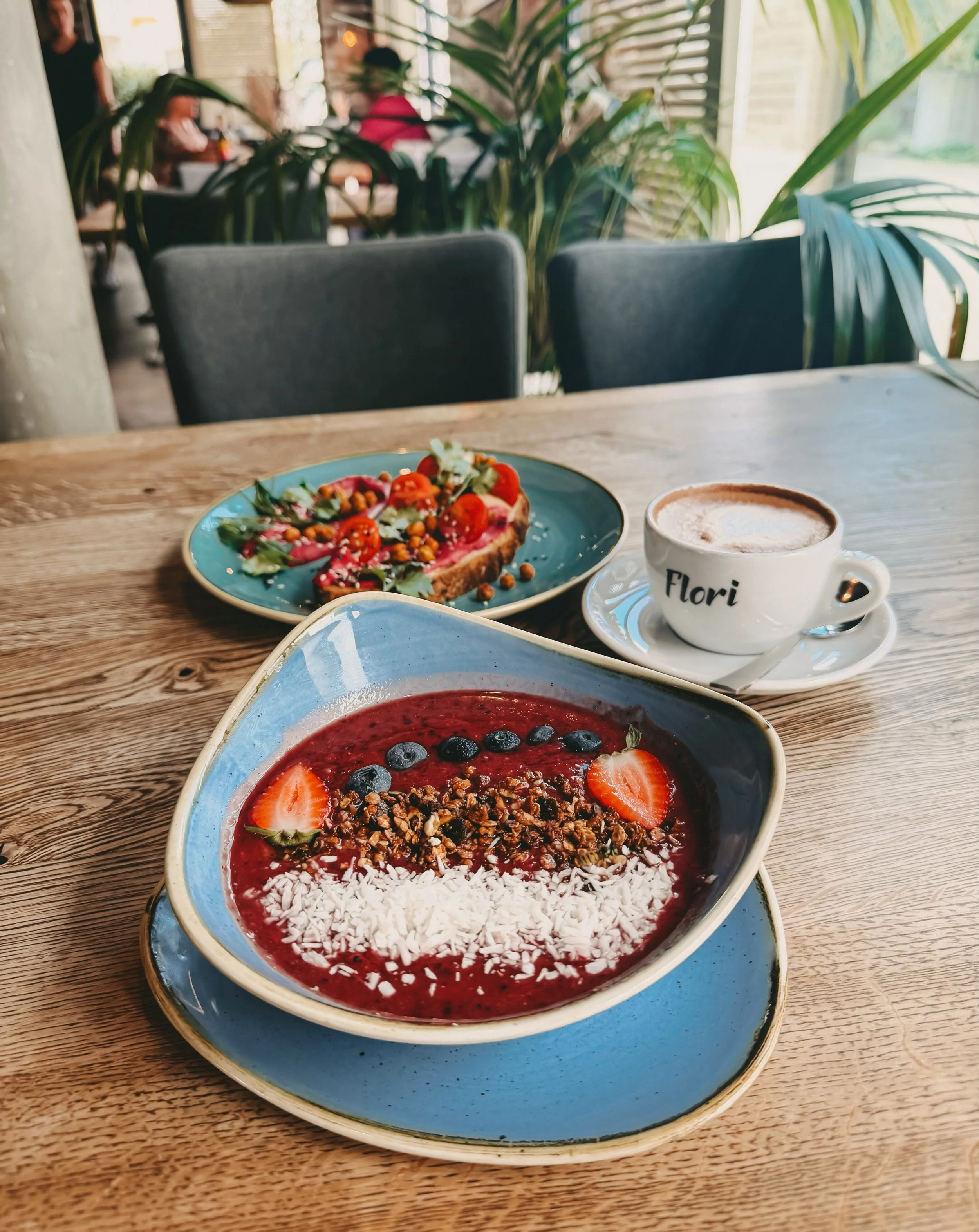 L&ouml;ffel f&uuml;r L&ouml;ffel ins Fr&uuml;hst&uuml;cksparadies! 🌴

Unsere A&ccedil;a&iacute; Bowl bringt die ultimative Frische-Explosion auf den Tisch und schmeckt nach purem Bali-Feeling. ☀️
bereit f&uuml;r eine Auszeit? - Dann reserviere deine