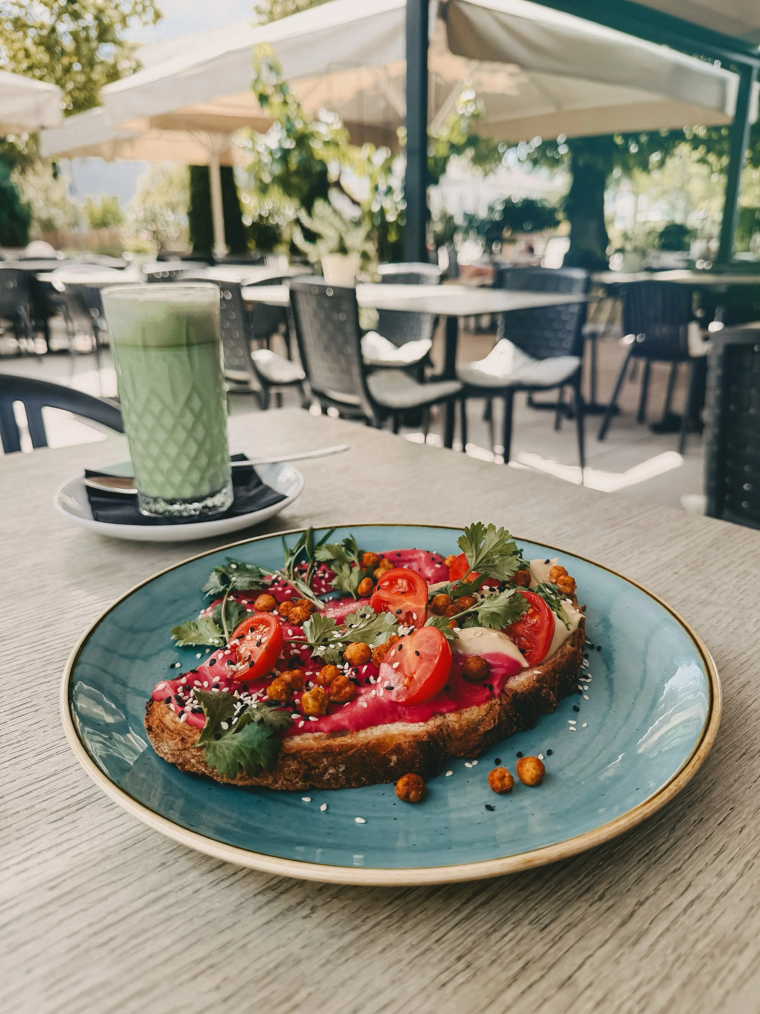 ☀️ NEW &ndash; Lebe den Habibi Crunch Sommer!

Direkt aus Arabien eingeflogen: unser neuer Habibi Crunch! 🤩
Cremiger Hummus und knackige Kichererbsen &ndash; der harmonische Mix f&uuml;r Temperaturen &uuml;ber 30 Grad! ✨

#brunchen #brunchenm&uuml;n
