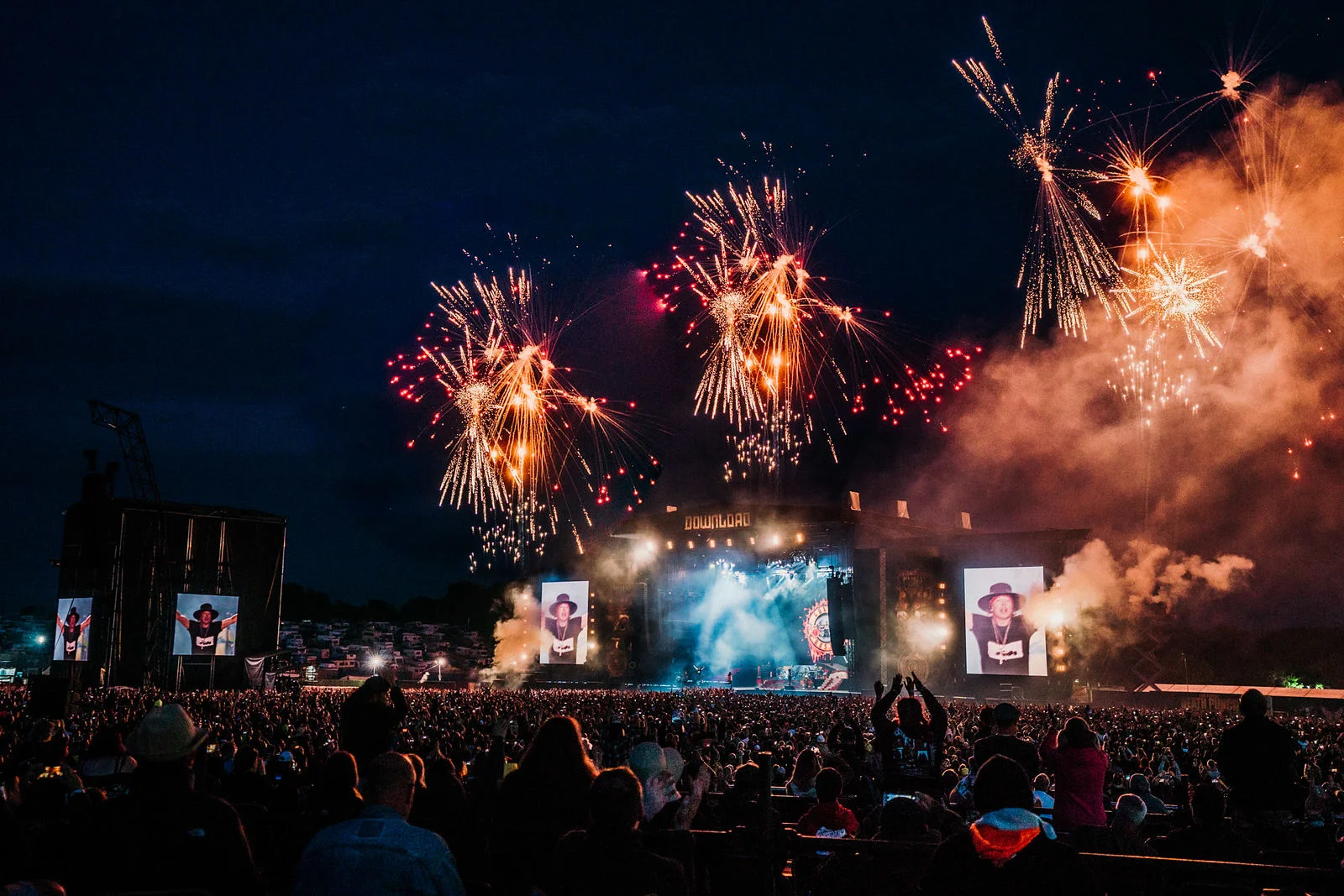 The fireworks accompanying Paradise City.