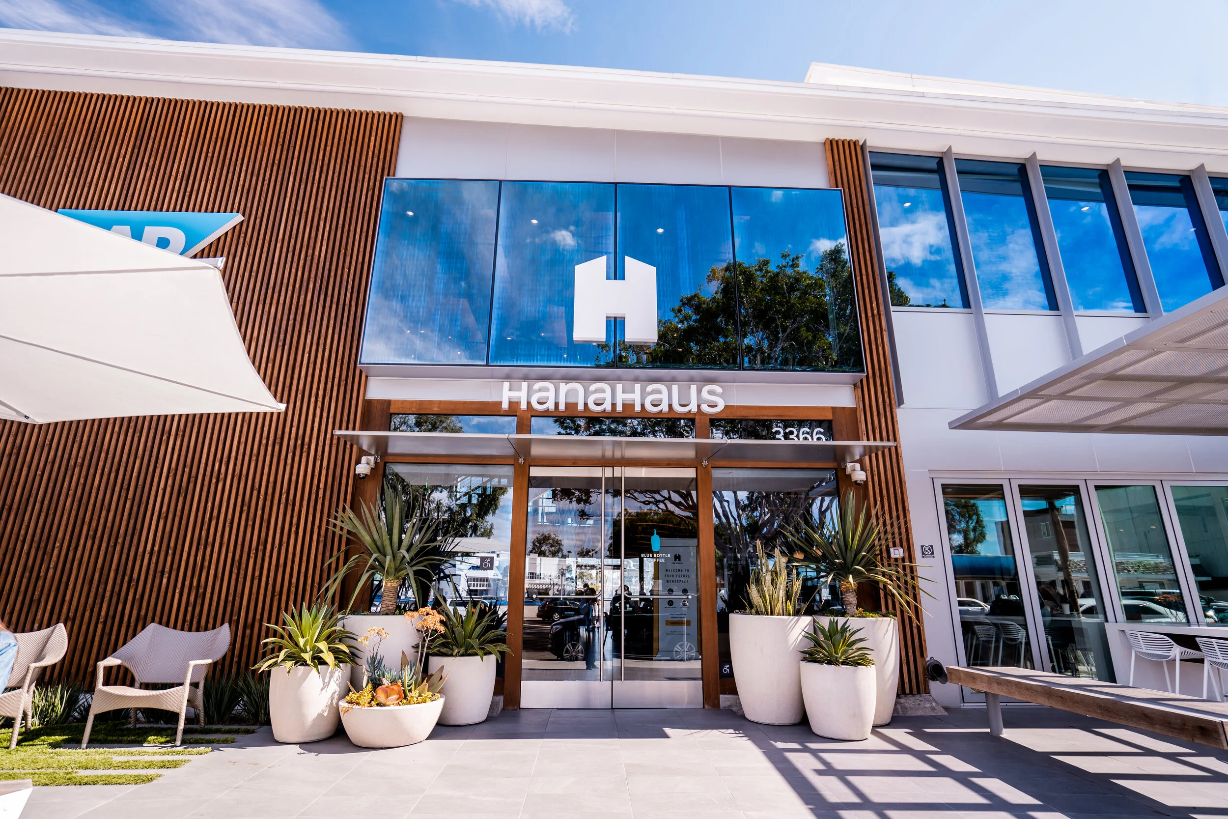 Coworking Space & Café HanaHaus Palo Alto & Newport Beach