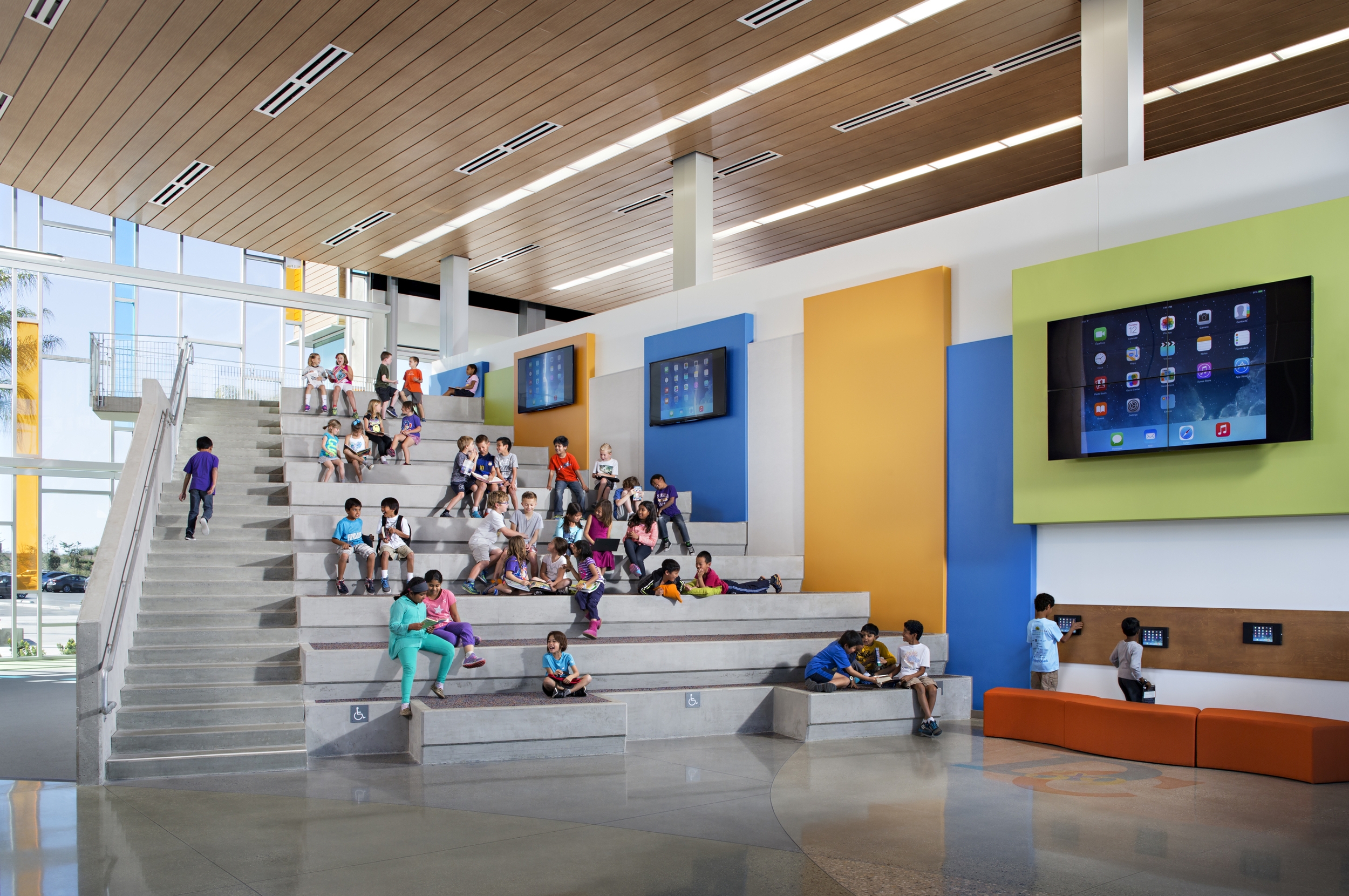 Нова школа. Design 39 Campus, Повэй (Poway), Калифорния, США, год постройки – 2014. Современная школа. Современная школа внутри. Красивая школа внутри.