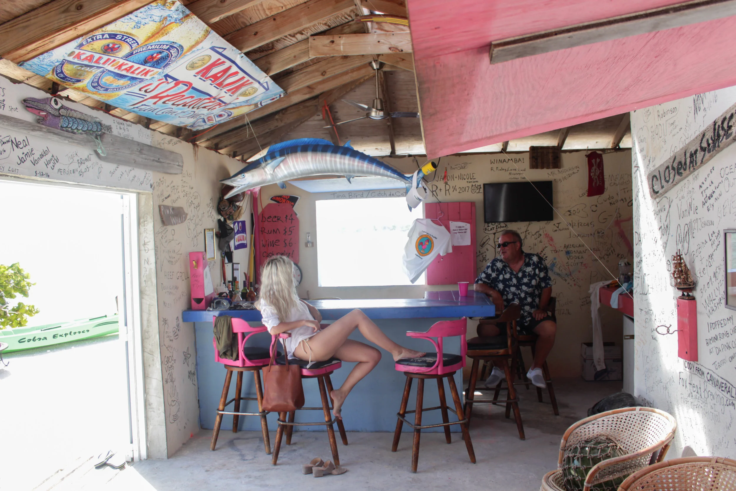 Da Pink Chicken, bar.