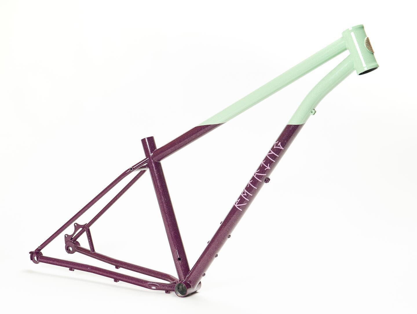 Another hardtail out the door.
2:5
This one went out the door last week when @senditsummy made the trek from Portland for a local pickup. I can&rsquo;t wait to see how it comes together!

Wicked Seafoam Green and Purple powder with a gold fleck clear