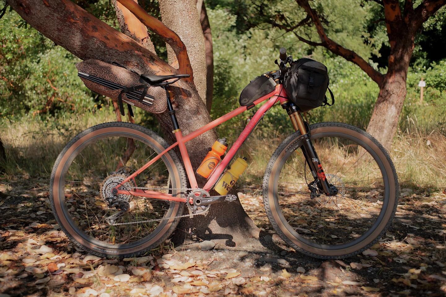 A few more photos of Matt&rsquo;s Hardtail came back from a little weekend overnight on Vashon.

Matt&rsquo;s rocking some of the greatest hits of the west for overnight bags.
@outer.shell seat bag
@swiftindustries handlebar bag
@ovejanegrabikepackin