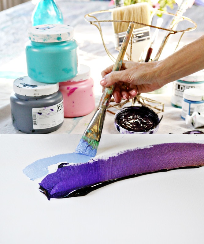 Kerry in her studio photographed by Tania Savage for Engaging Women - read their interview on Kerry here .