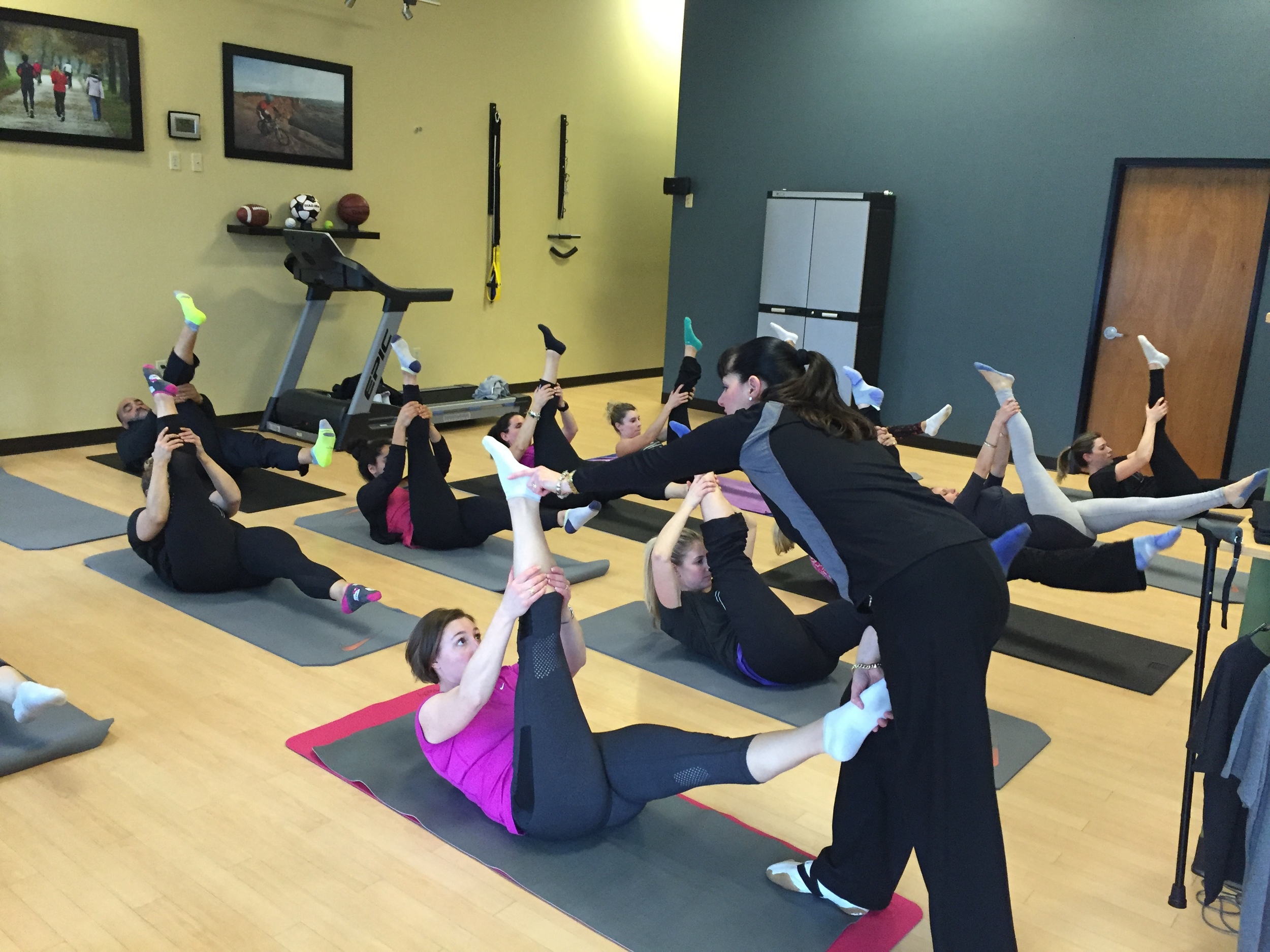 Single straight leg stretch with Rocky