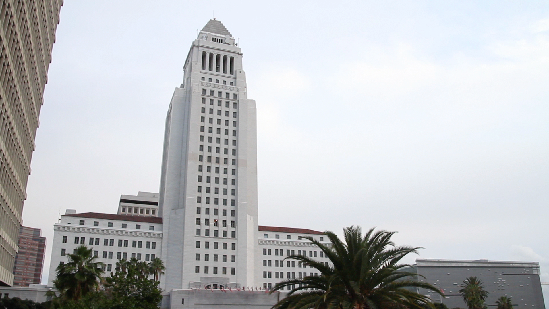 Los Angeles City Hall Establishing Courthouse
