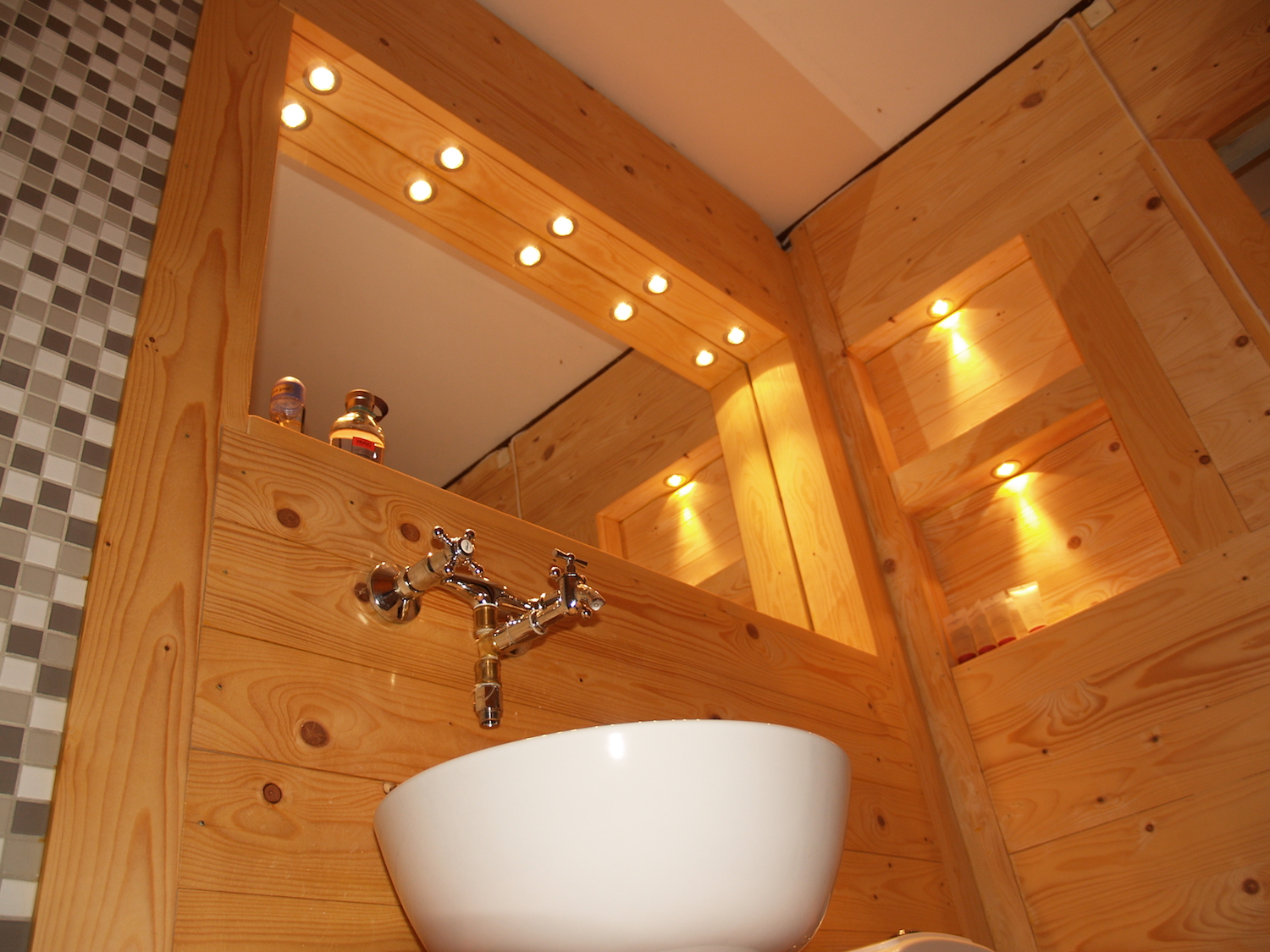 NordicLife interior - sauna style bathroom