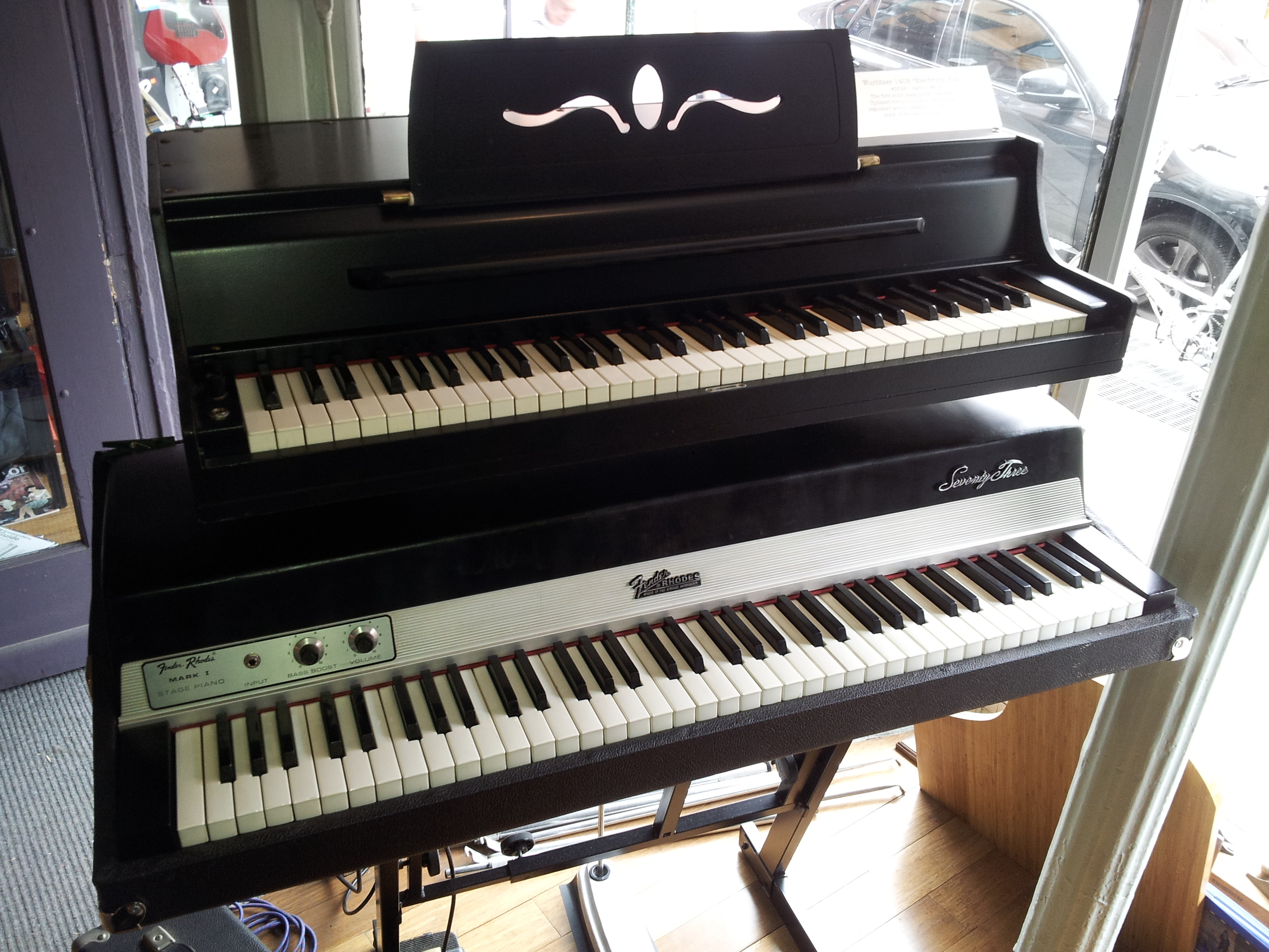 Wurlitzer 140B on Fender Rhodes Mark I