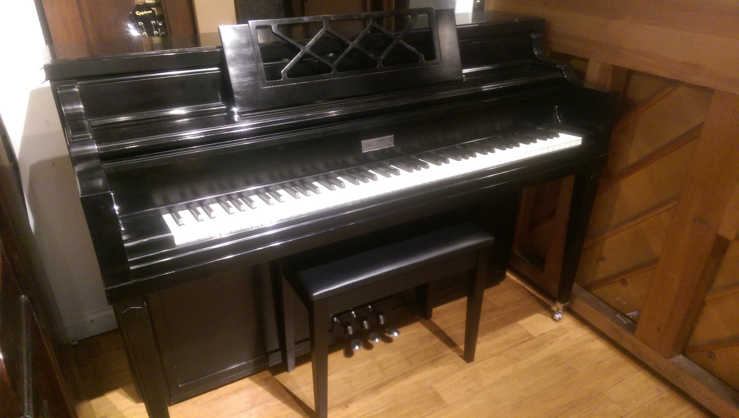 Knabe Console
