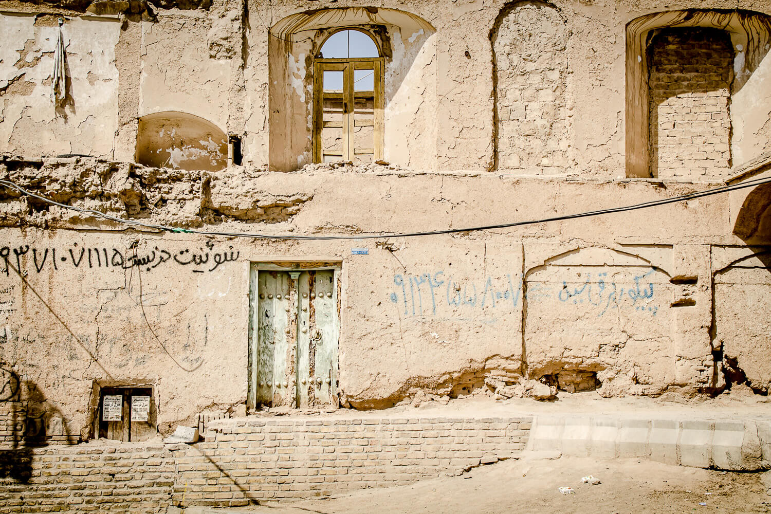 Yazd Gassen Wand_Lehm Sonne.jpg