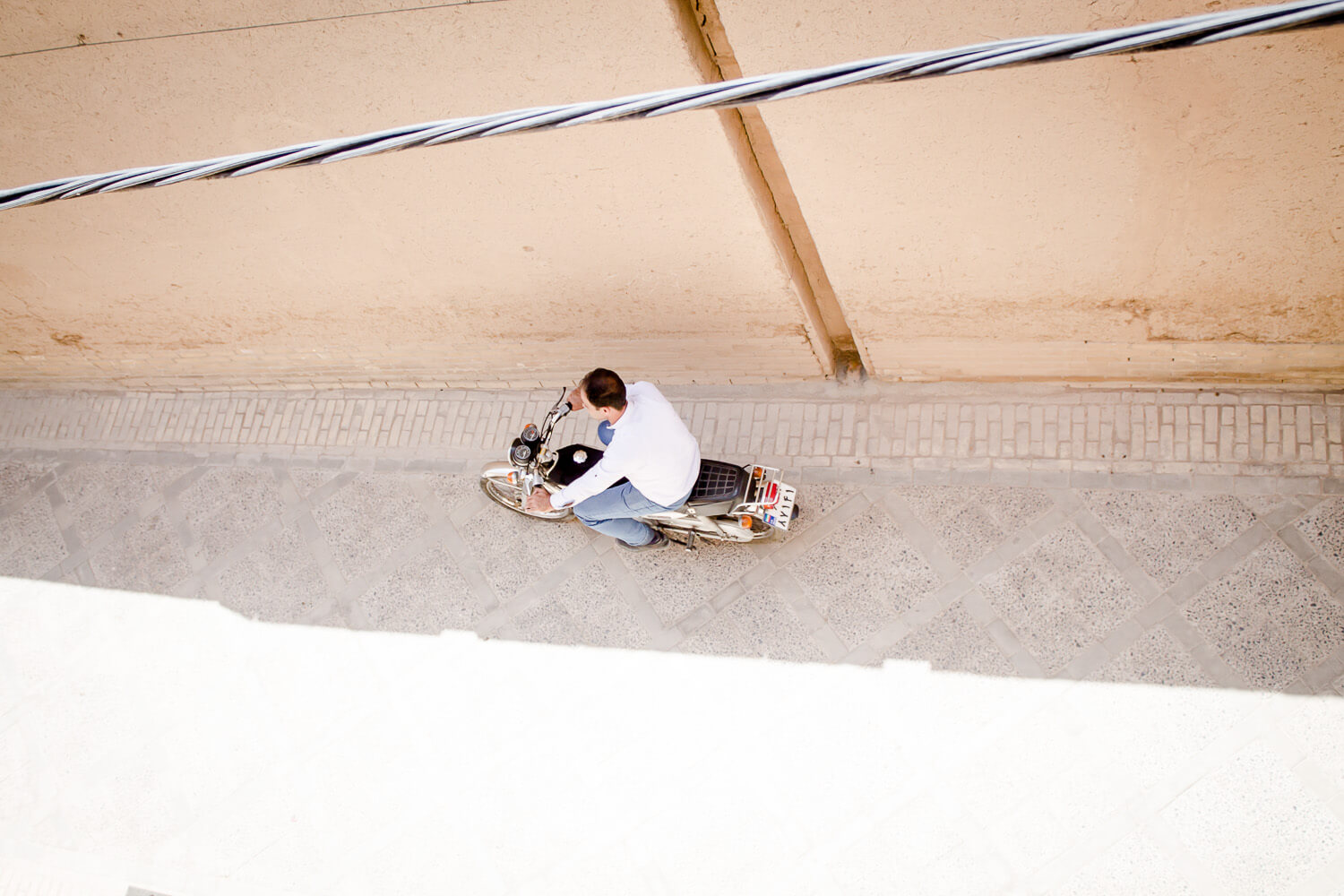 Yazd Gassen Moped Kabel_demo day freeze.jpg