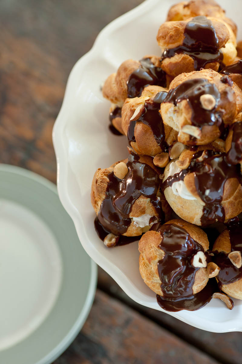 Profiterole with Almonds