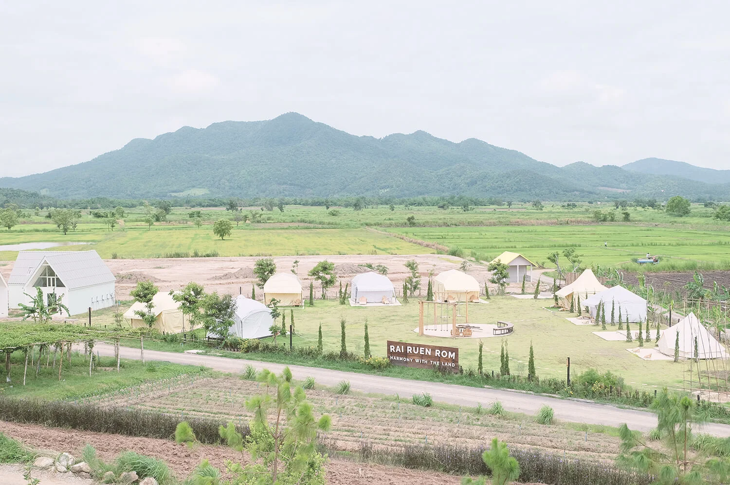 Home วิวมุมเต็นท์ของไร่.JPG