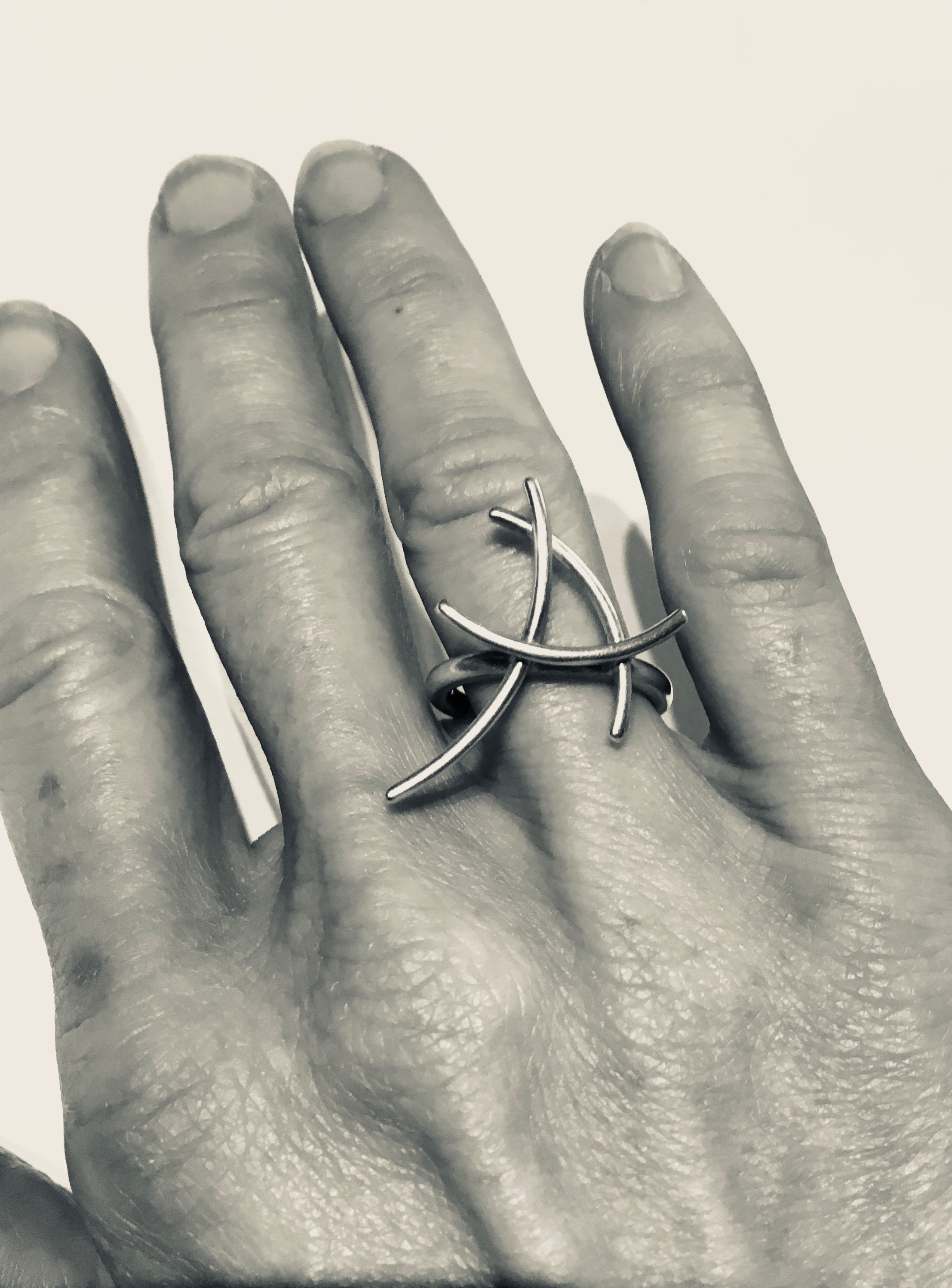 Mangrove Tail Fin ring in Silver - Flow