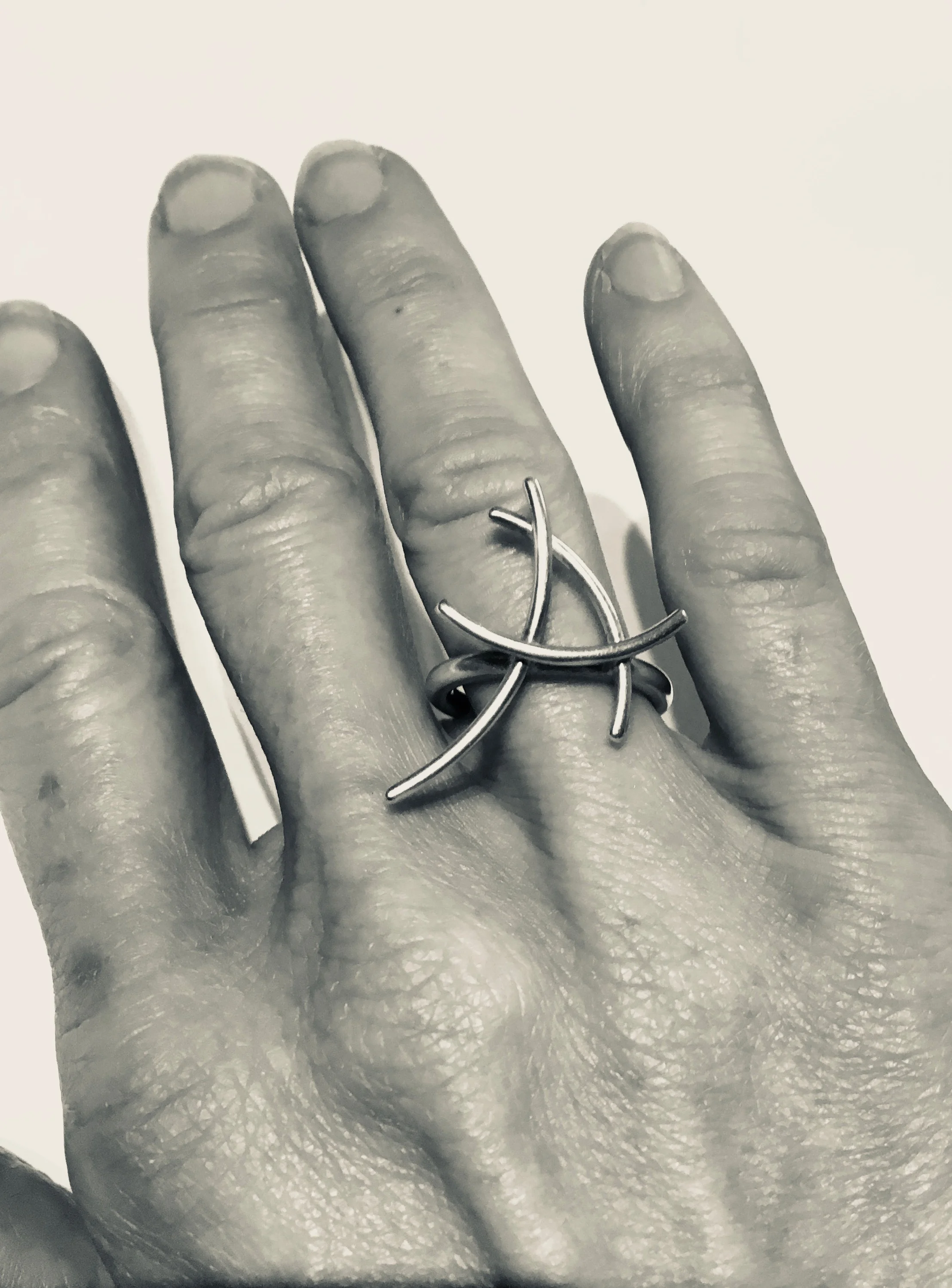 Mangrove Tail Fin ring in Silver - Flow