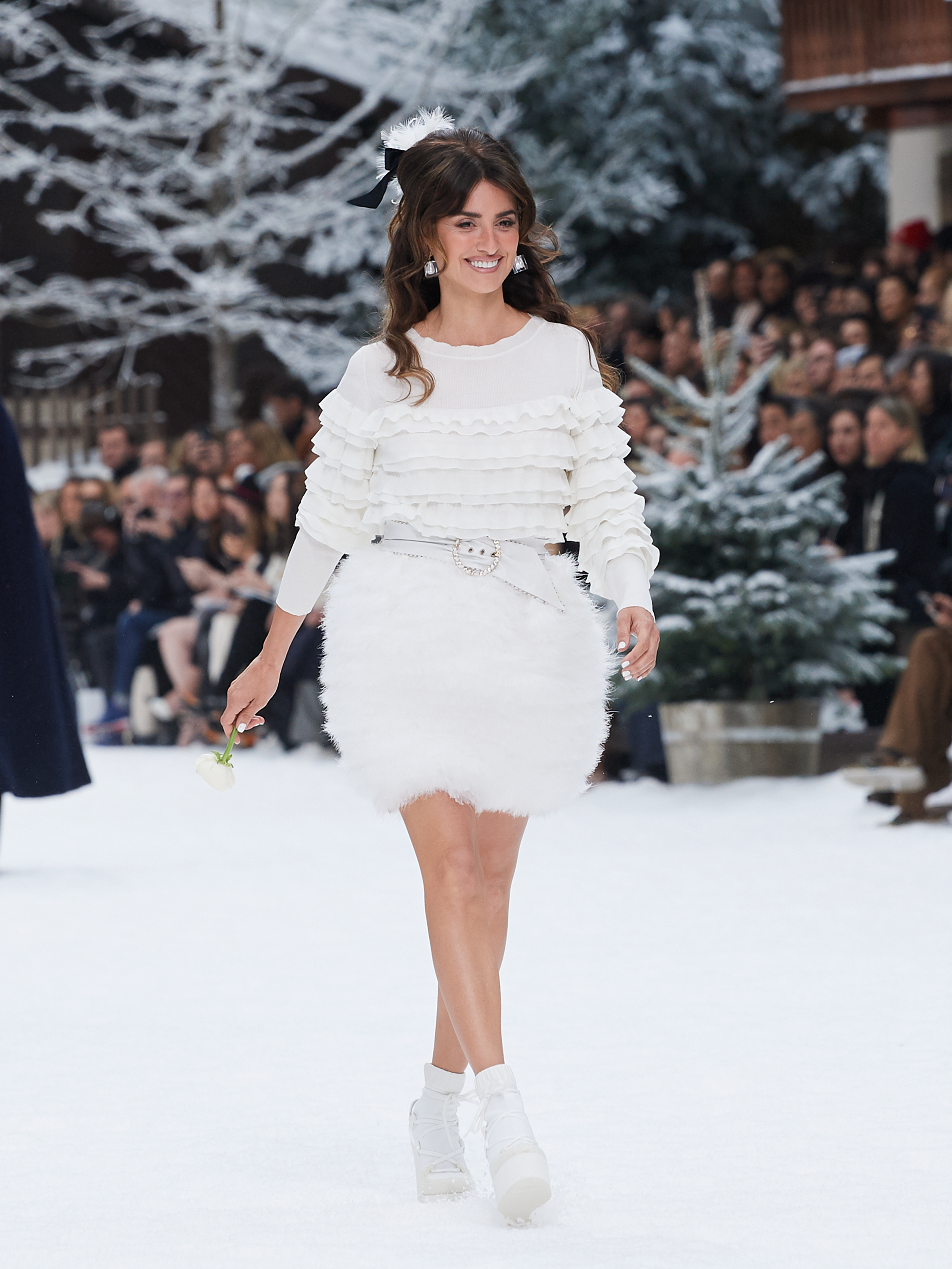Penélope Cruz desfilando para CHANEL. Foto: Cortesía CHANEL