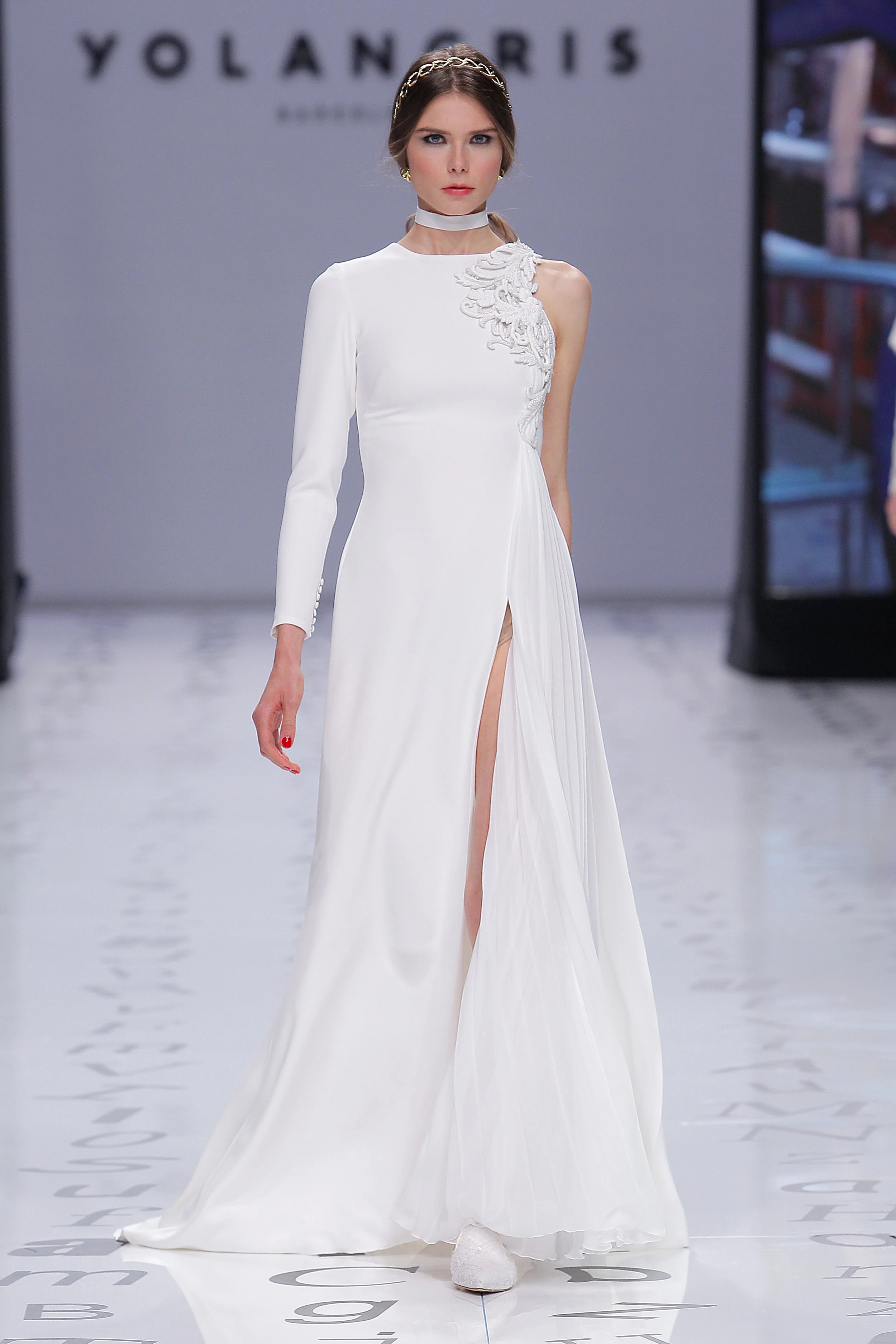 Designer: YolanCris - Pasarela: Valmont Barcelona Bridal Fashion Week