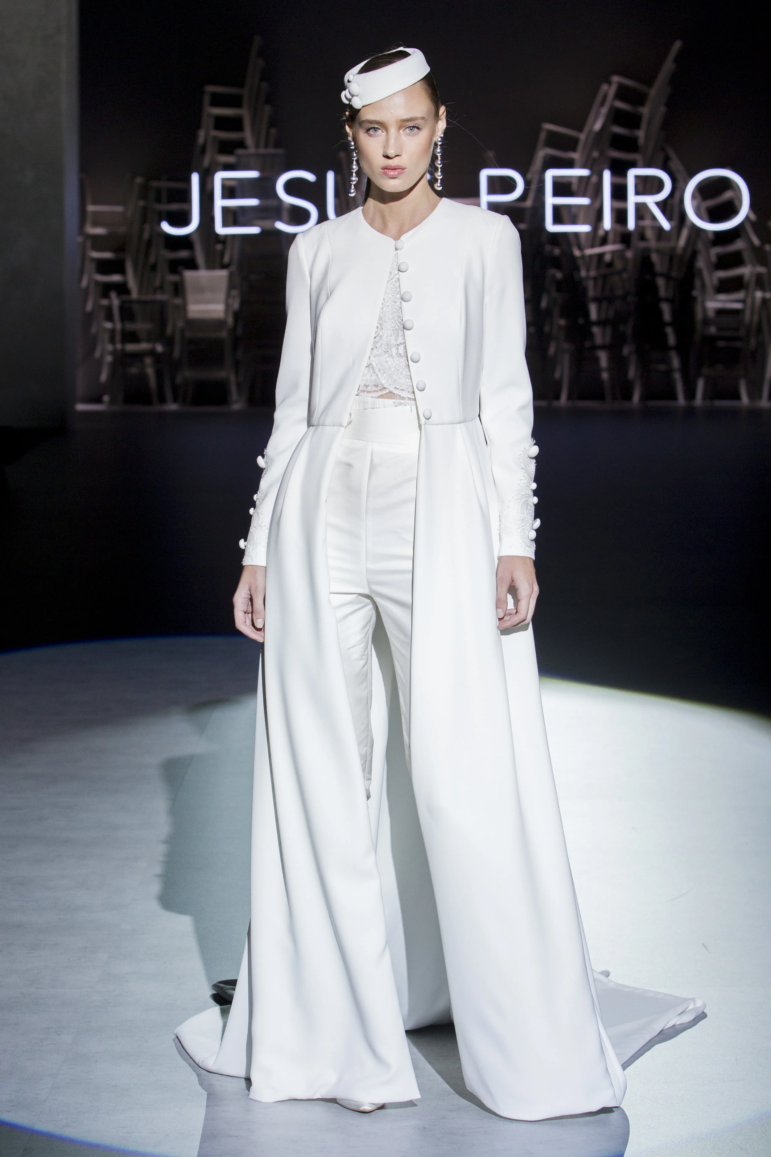 Diseñador: Jesús Peiró - Pasarela: Valmont Barcelona Bridal Fashion Week