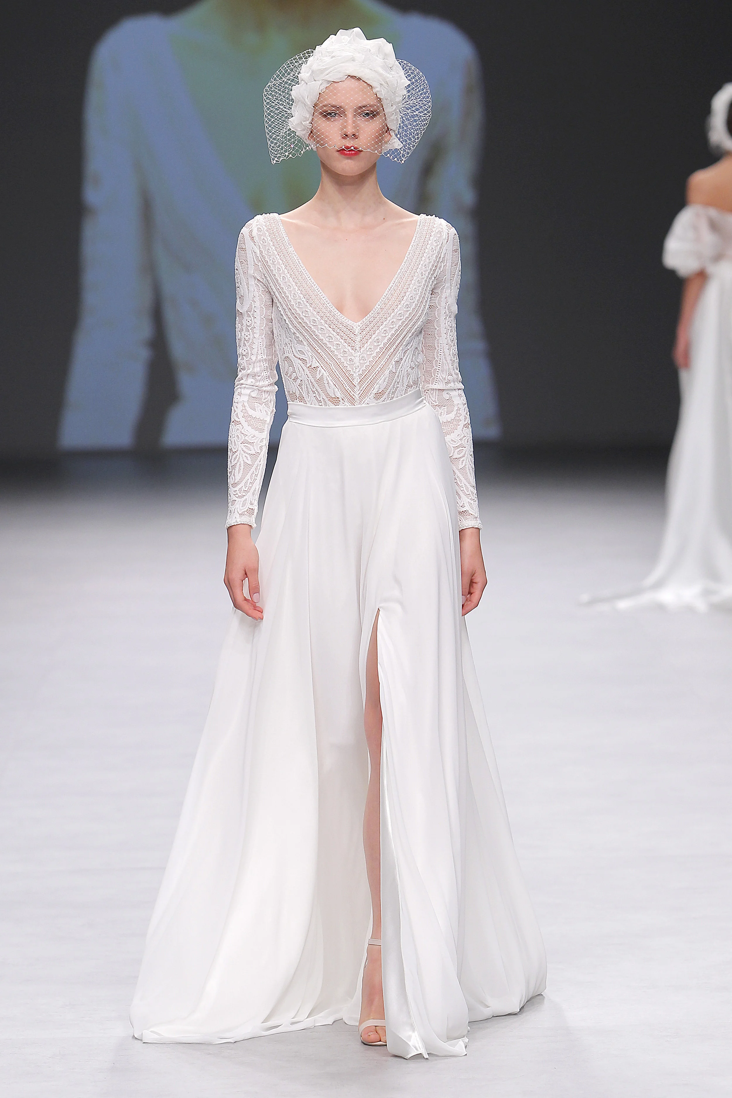 Diseñador: Flora - Pasarela: Valmont Barcelona Bridal Fashion Week